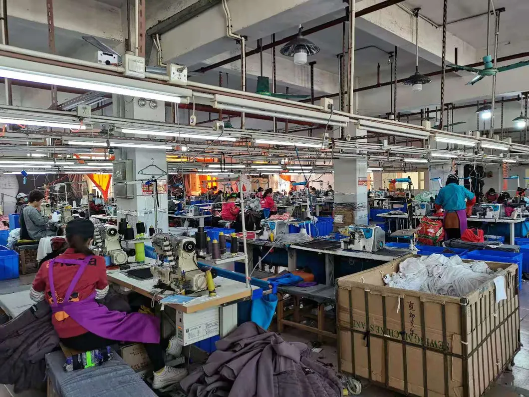 Adult and Children′s Football Latex Wear-Resistant Goalkeeper Gloves in Stock