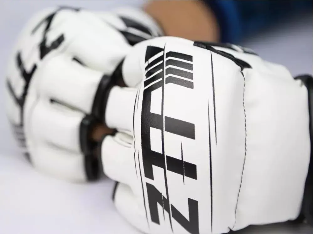 PU/Pin Finished/Microfiber/Cowhide MMA Gloves